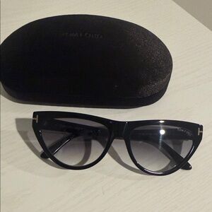 Tom Ford Elegant Black Sunglasses